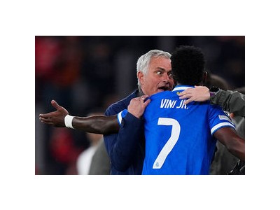 무리뉴 벤피카 팬들 분노에 항변했지만 UEFA는 무시
