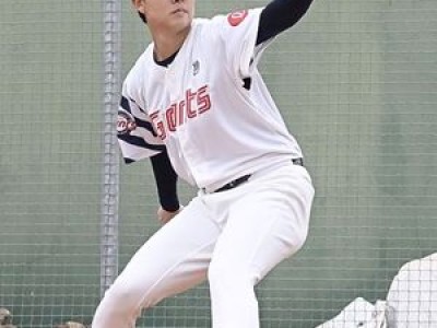 롯데 쿄야마 50구 던지며 김태형 감독 미소 지켜